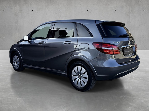 Mercedes-Benz B-Klasse 4 of 5