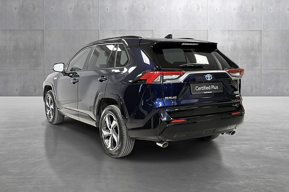 Toyota RAV4 Plug-in Hybrid 4 of 5