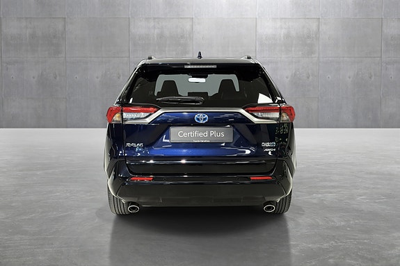 Toyota RAV4 Plug-in Hybrid 3 of 5