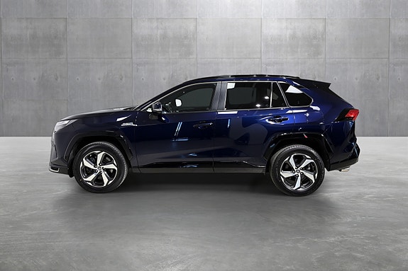Toyota RAV4 Plug-in Hybrid 2 of 5