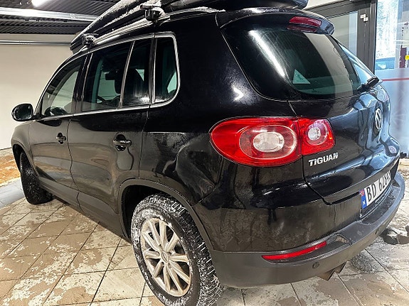 Volkswagen Tiguan 3 of 5