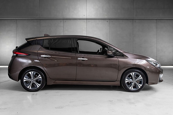 Nissan Leaf 6 of 24