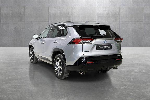 Toyota RAV4 Plug-in Hybrid 3 of 5