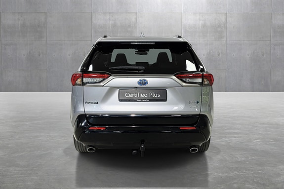 Toyota RAV4 Plug-in Hybrid 4 of 5