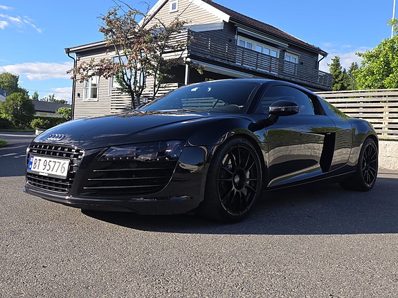 Audi R8 3 of 5
