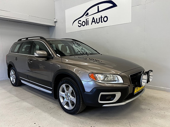 Volvo XC70 2 of 5