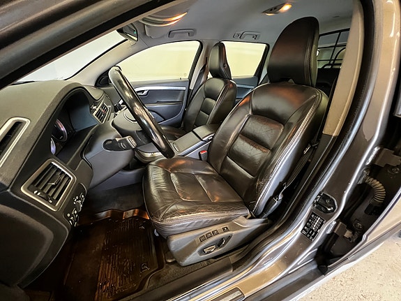 Volvo XC70 16 of 30