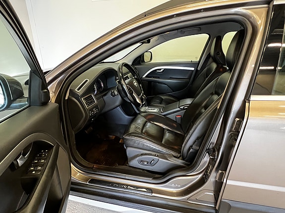 Volvo XC70 15 of 30