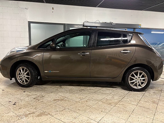 Nissan Leaf 3 of 5
