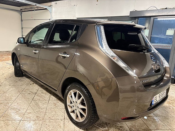 Nissan Leaf 4 of 5