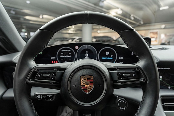 Porsche Taycan 16 of 28
