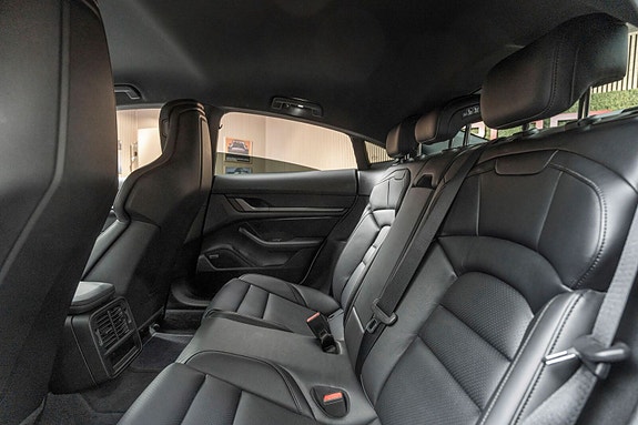 Porsche Taycan 14 of 28