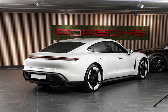 Porsche Taycan 4 of 5