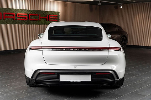 Porsche Taycan 3 of 5