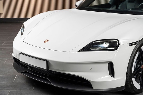 Porsche Taycan 5 of 5