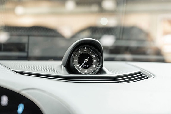 Porsche Taycan 23 of 28