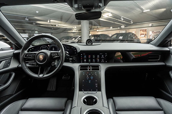 Porsche Taycan 15 of 28