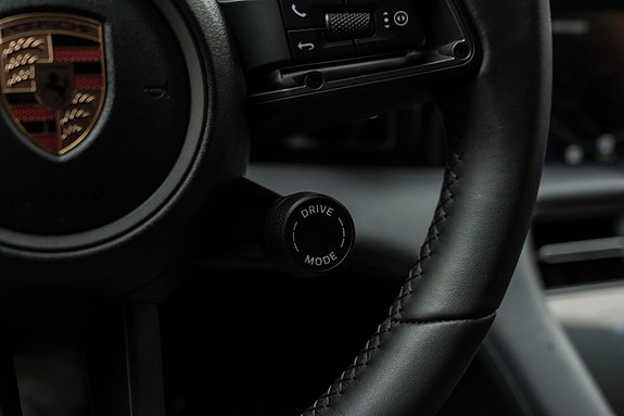 Porsche Taycan 18 of 28