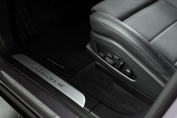 Porsche Macan 19 of 29