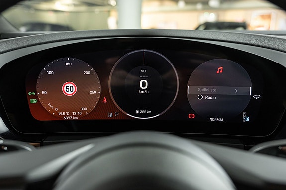 Porsche Macan 23 of 29