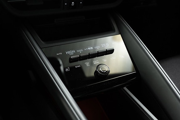 Porsche Macan 13 of 29