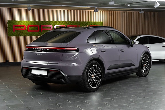 Porsche Macan 7 of 29
