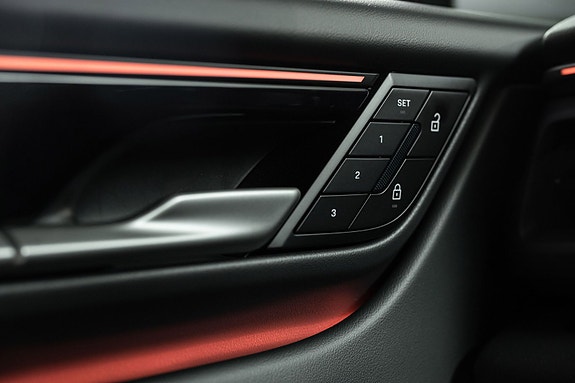 Porsche Macan 16 of 29