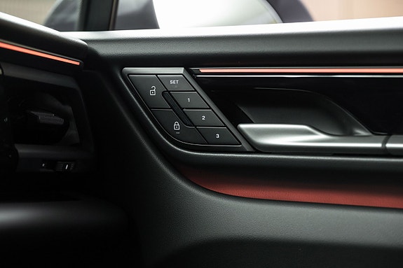 Porsche Macan 14 of 29