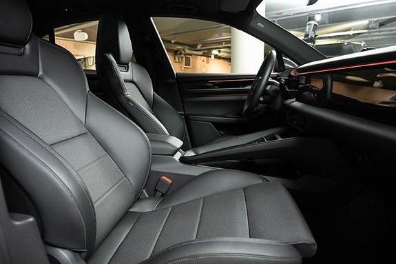 Porsche Macan 28 of 29