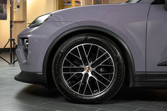 Porsche Macan 8 of 29
