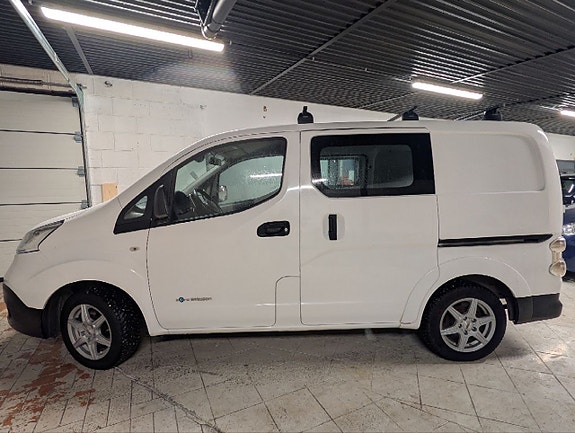 Nissan e-NV200 2 of 5