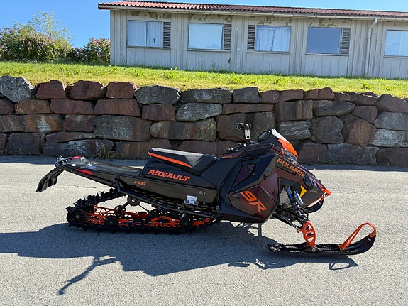 Polaris 9R Switchback Assault 146" 2 of 10