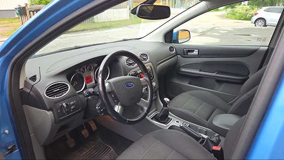 Ford Focus 2 of 5