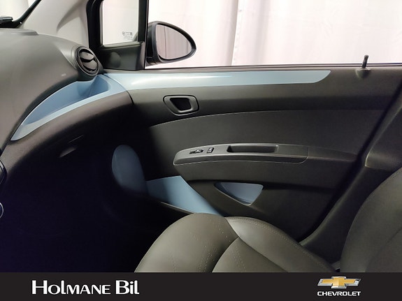 Chevrolet Spark 27 of 30