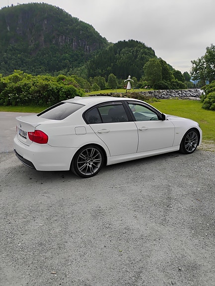 BMW 318i 3 of 8