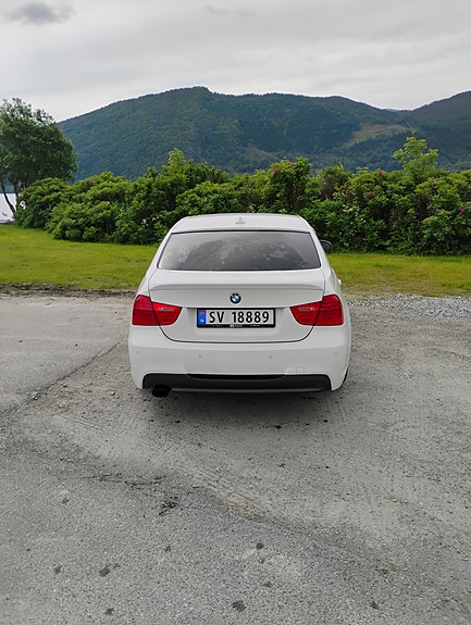 BMW 318i 4 of 8