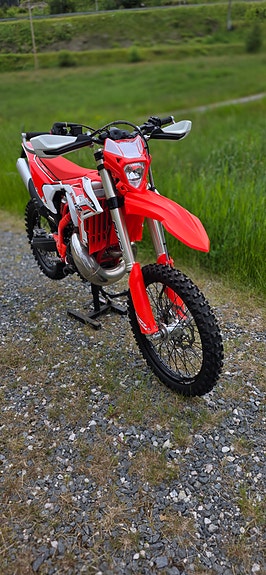 Beta RR 300 X-Pro Enduro 3 of 5