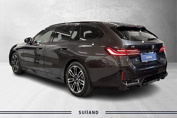 BMW i5 4 of 5