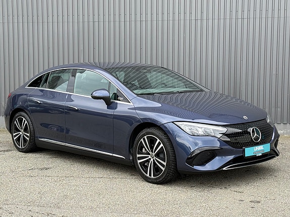 Mercedes-Benz EQE300 3 of 5