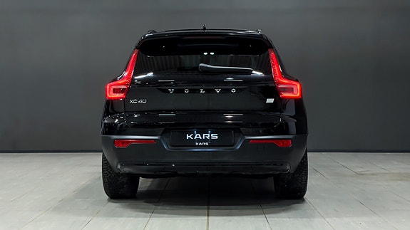 Volvo XC40 4 of 5