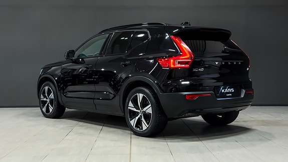 Volvo XC40 3 of 5