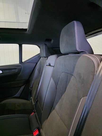 Volvo EX40 8 of 27