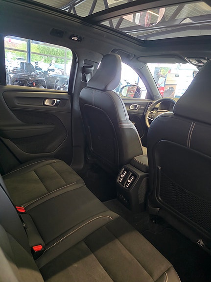 Volvo EX40 22 of 27