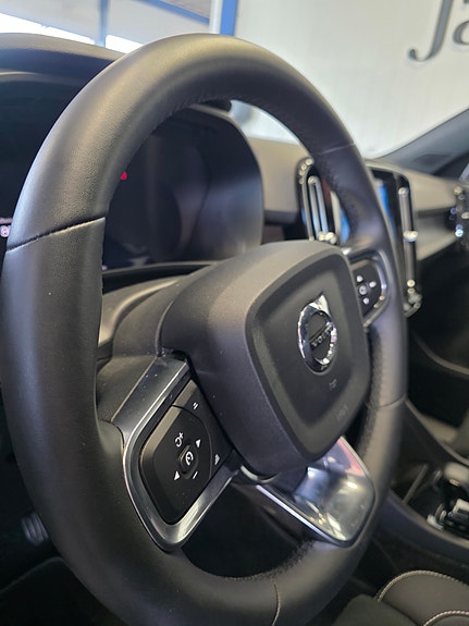 Volvo EX40 12 of 27