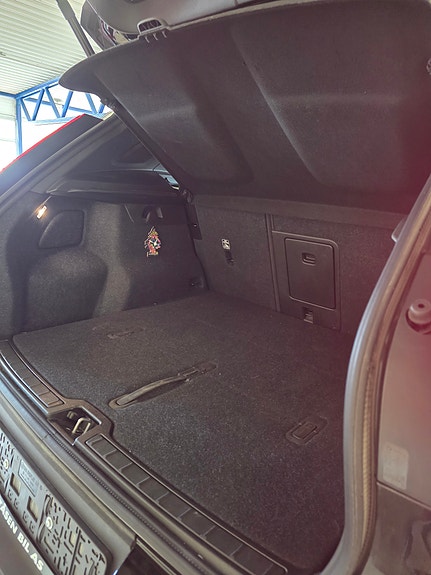 Volvo EX40 17 of 27