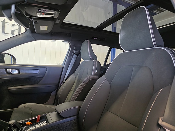 Volvo EX40 10 of 27