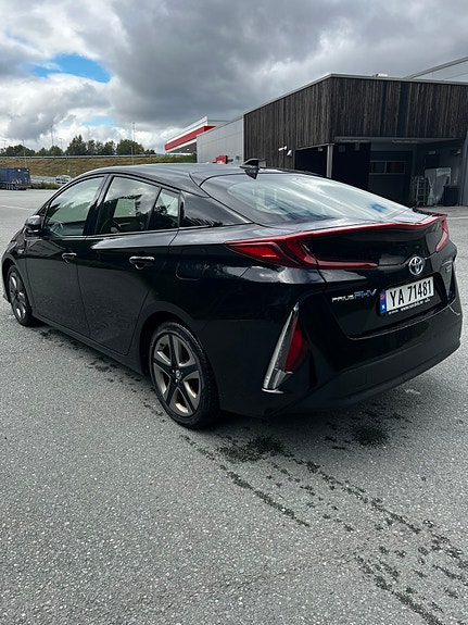 Toyota Prius Plug-in Hybrid 4 of 12