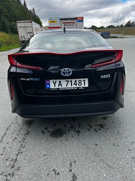 Toyota Prius Plug-in Hybrid 5 of 12