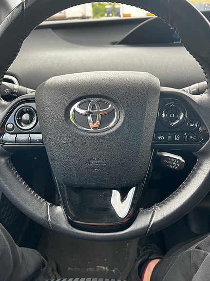 Toyota Prius Plug-in Hybrid 11 of 12