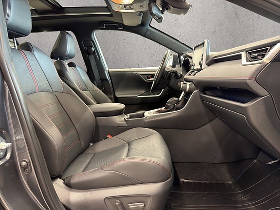 Toyota RAV4 Plug-in Hybrid 9 of 26